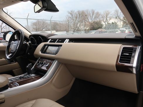 Used 2016 Land Rover Range Rover Sport HSE image 36