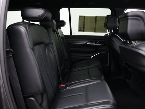 Used 2024 Jeep Wagoneer Series II w/ Flexible Seating Group RWD image 43