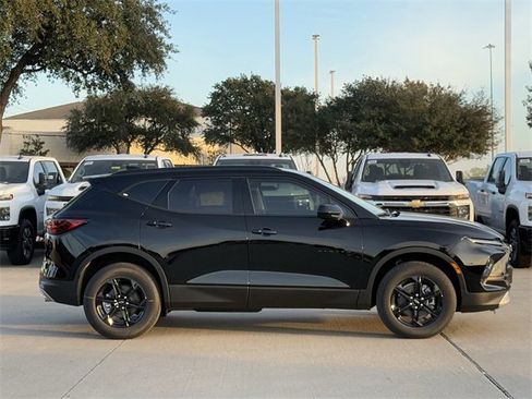 New 2025 Chevrolet Blazer LT w/ Convenience Package image 3