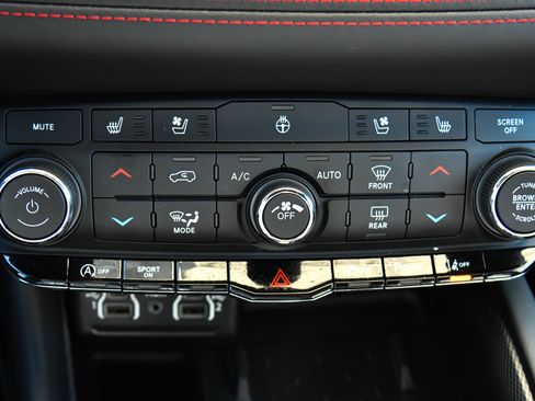 Used 2025 Dodge Durango GT AWD/4WD image 26