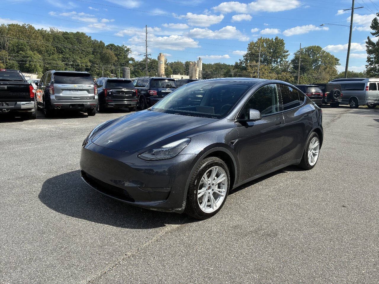 Used 2024 Tesla Model Y Long Range AWD/4WD image 3