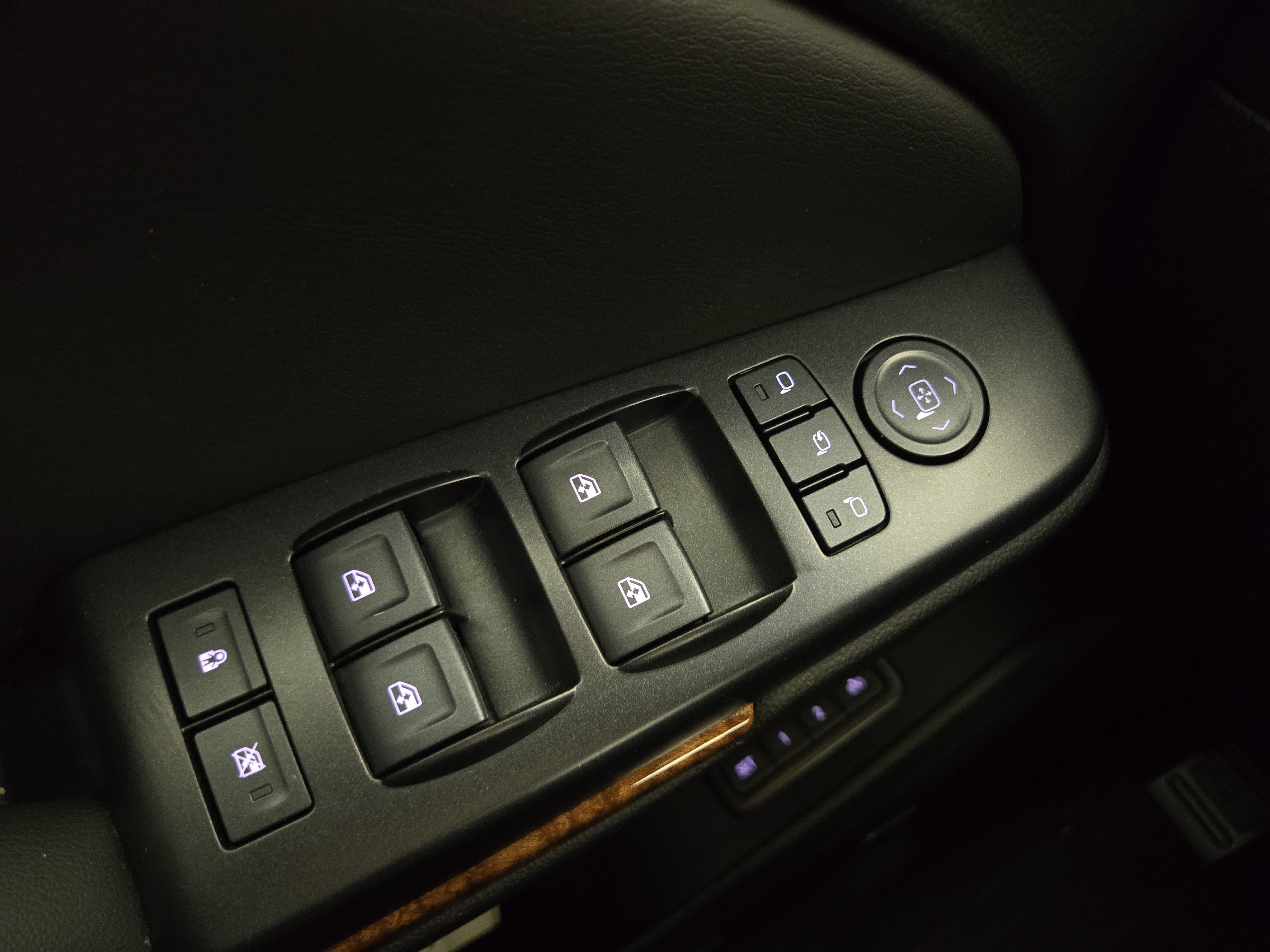 Used 2018 Chevrolet Tahoe Premier AWD/4WD image 28