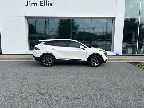 Used 2023 Kia Sportage LX FWD image 2