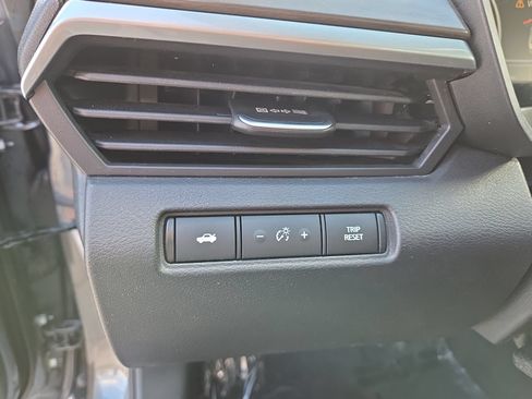 Used 2024 Nissan Altima 2.5 SV FWD image 13