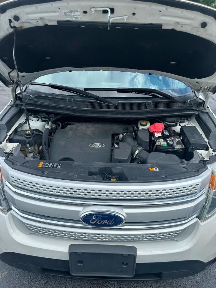 Used 2014 Ford Explorer XLT w/ Equipment Group 201A AWD/4WD image 34