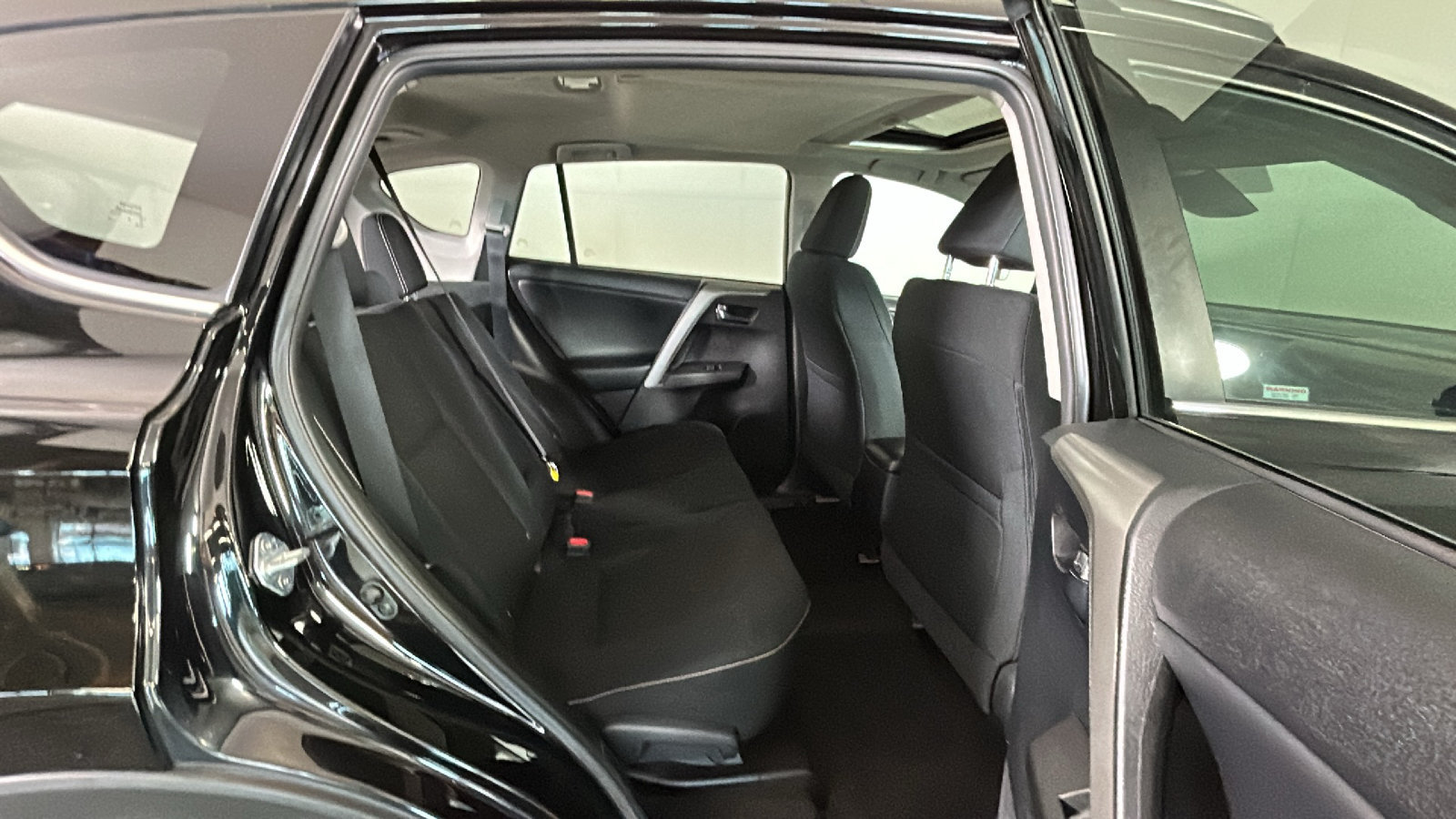 Used 2017 Toyota RAV4 XLE w/ All Weather Liner Package AWD/4WD image 32