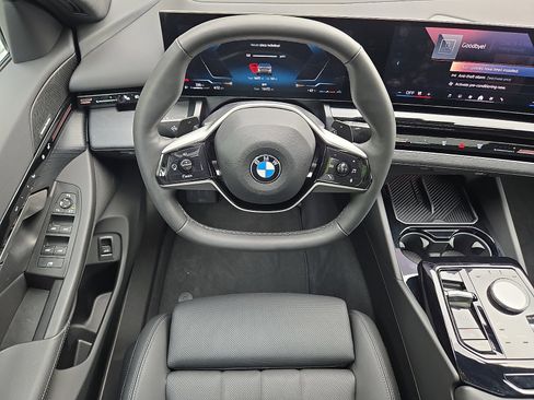Used 2025 BMW 530i xDrive w/ Premium Package AWD/4WD image 11