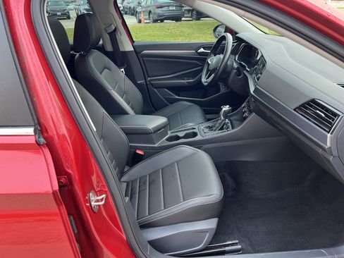 Certified 2022 Volkswagen Jetta SE image 28