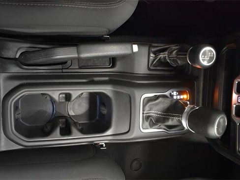 Used 2022 Jeep Wrangler Unlimited Sahara image 29