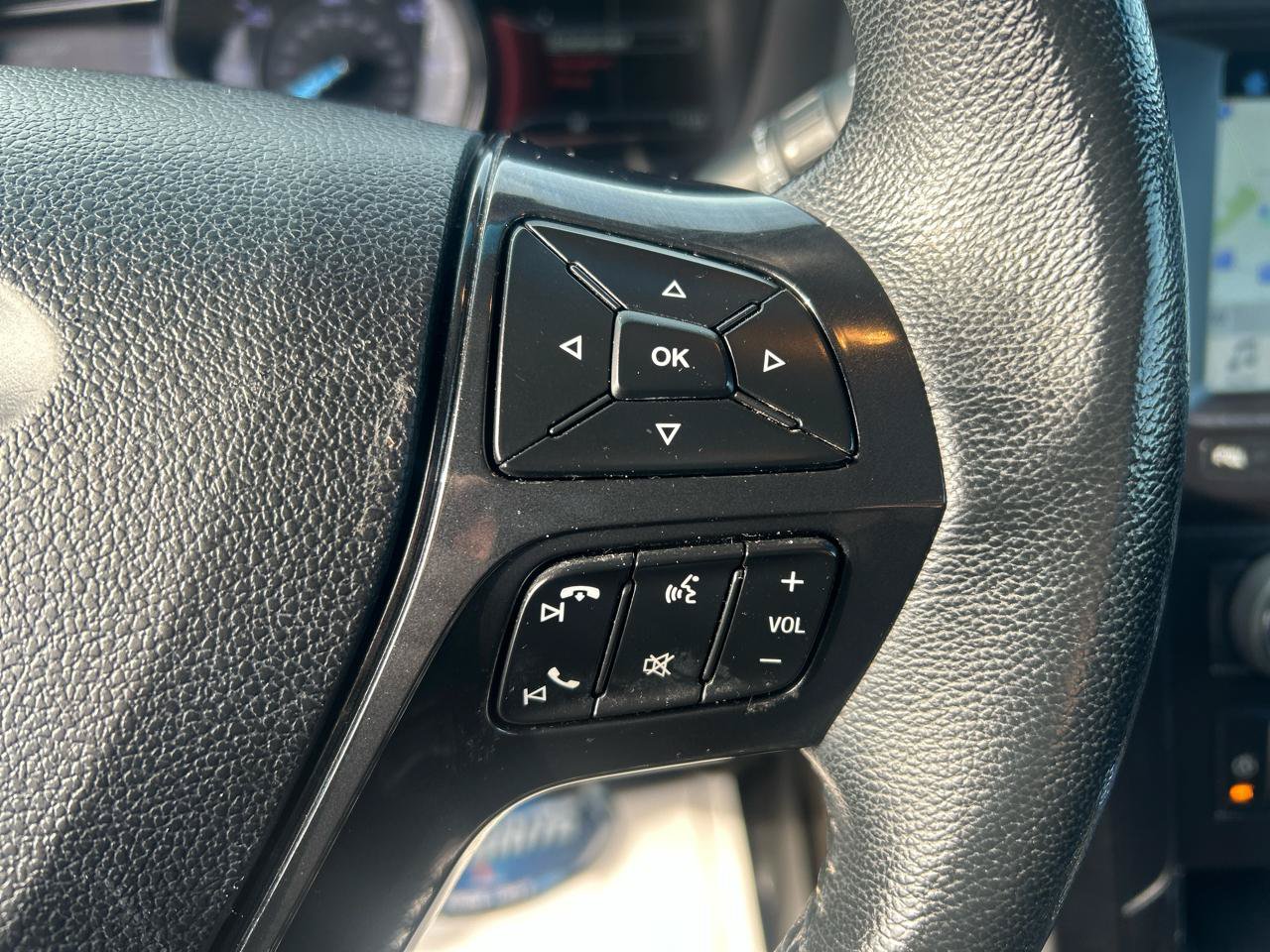 Used 2018 Ford Explorer XLT w/ Equipment Group 202A FWD image 19