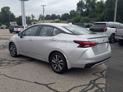 Used 2021 Nissan Versa SV w/ Trunk Package FWD image 5