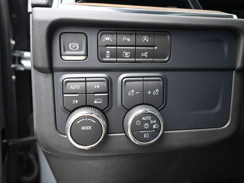 Used 2025 Chevrolet Tahoe High Country AWD/4WD image 26