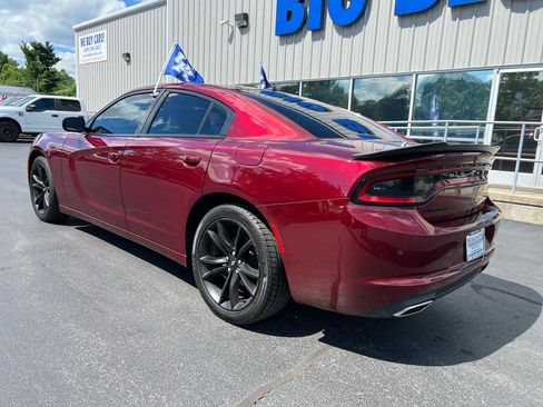 Used 2018 Dodge Charger SXT w/ Blacktop Package RWD image 3