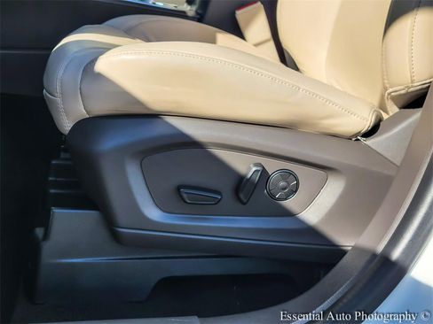 Used 2022 Ford Explorer Platinum image 16