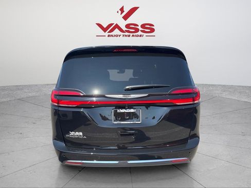 New 2026 Chrysler Pacifica Select image 7