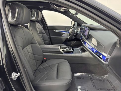 Used 2023 BMW 760i xDrive w/ Executive Package image 16