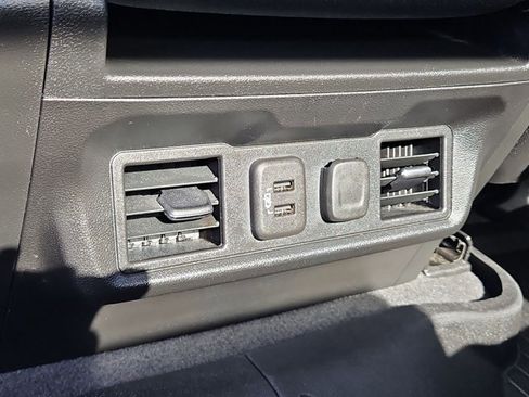 Used 2021 Chevrolet Silverado 1500 LT RWD image 23