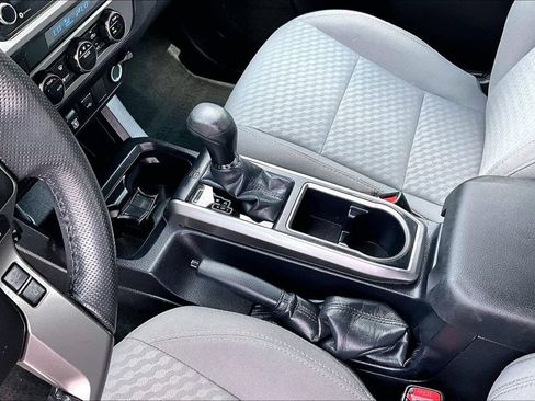 Used 2021 Toyota Tacoma SR5 AWD/4WD image 19