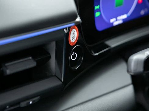 Certified 2025 Porsche Macan 4S Electric image 20