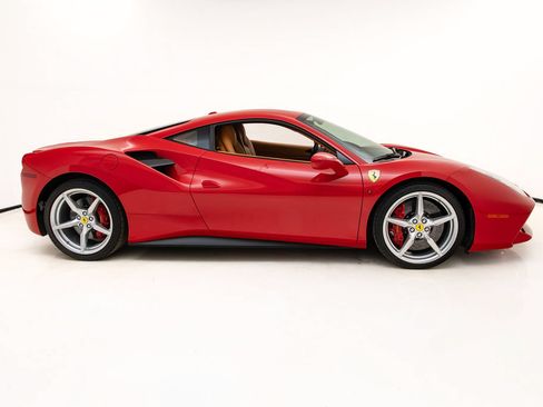 Certified 2017 Ferrari 488 GTB RWD image 3