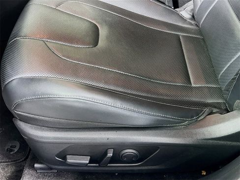 Used 2022 Hyundai Elantra Limited image 10