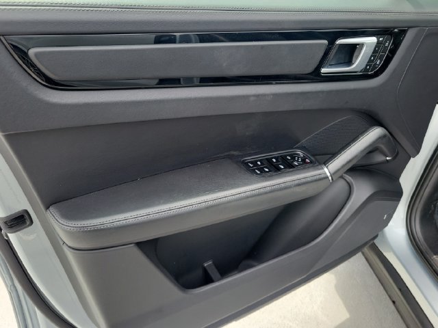 Used 2022 Porsche Cayenne S AWD/4WD image 21
