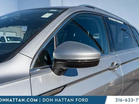 Used 2023 Volkswagen Tiguan SE image 30