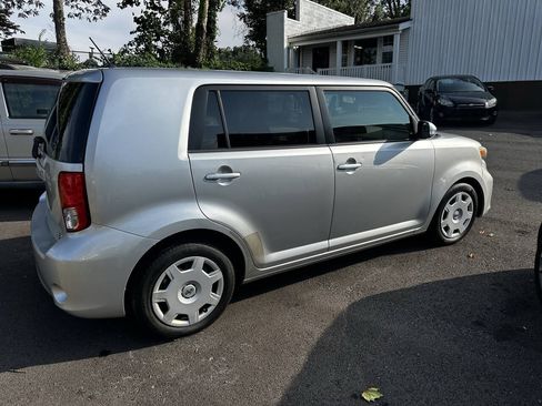 Used 2011 Scion xB FWD image 4