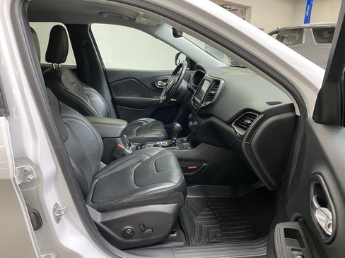 Used 2019 Jeep Cherokee Trailhawk image 17