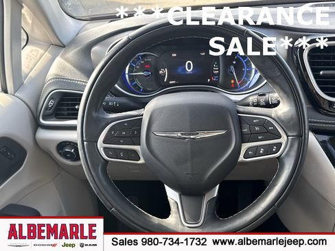 Used 2022 Chrysler Pacifica Touring-L image 43