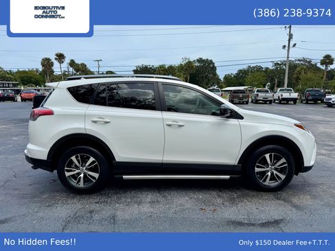Used 2017 Toyota RAV4 LE FWD image 4