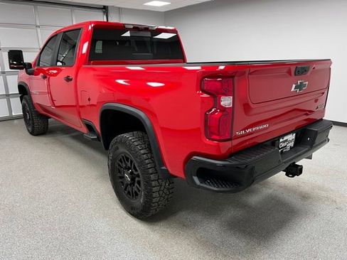 Used 2024 Chevrolet Silverado 2500 ZR2 w/ Technology Package AWD/4WD image 8