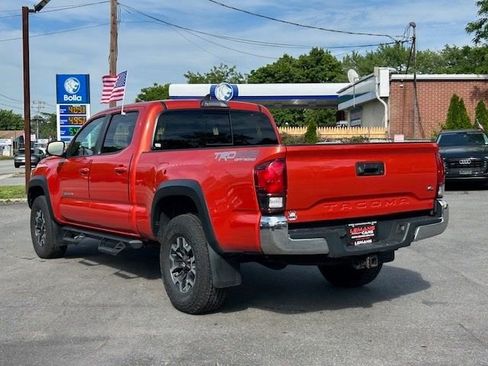 Used 2018 Toyota Tacoma TRD Off-Road AWD/4WD image 7