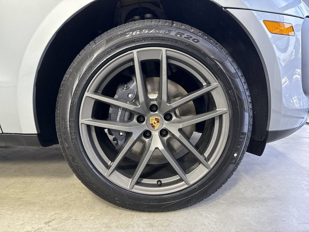 Certified 2026 Porsche Macan Turbo AWD/4WD image 15