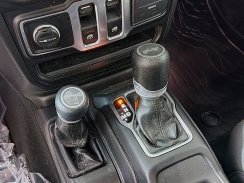 Used 2023 Jeep Wrangler Sport AWD/4WD image 34