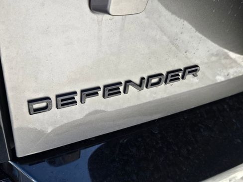 Used 2024 Land Rover Defender 130 X-Dynamic SE image 10