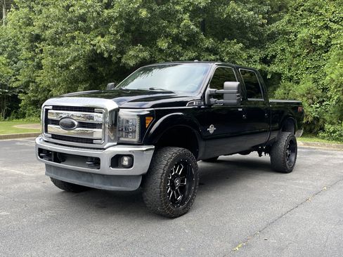 Used 2016 Ford F250 Lariat w/ Lariat Ultimate Package AWD/4WD image 5