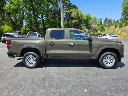 Used 2023 Chevrolet Colorado W/T RWD image 2