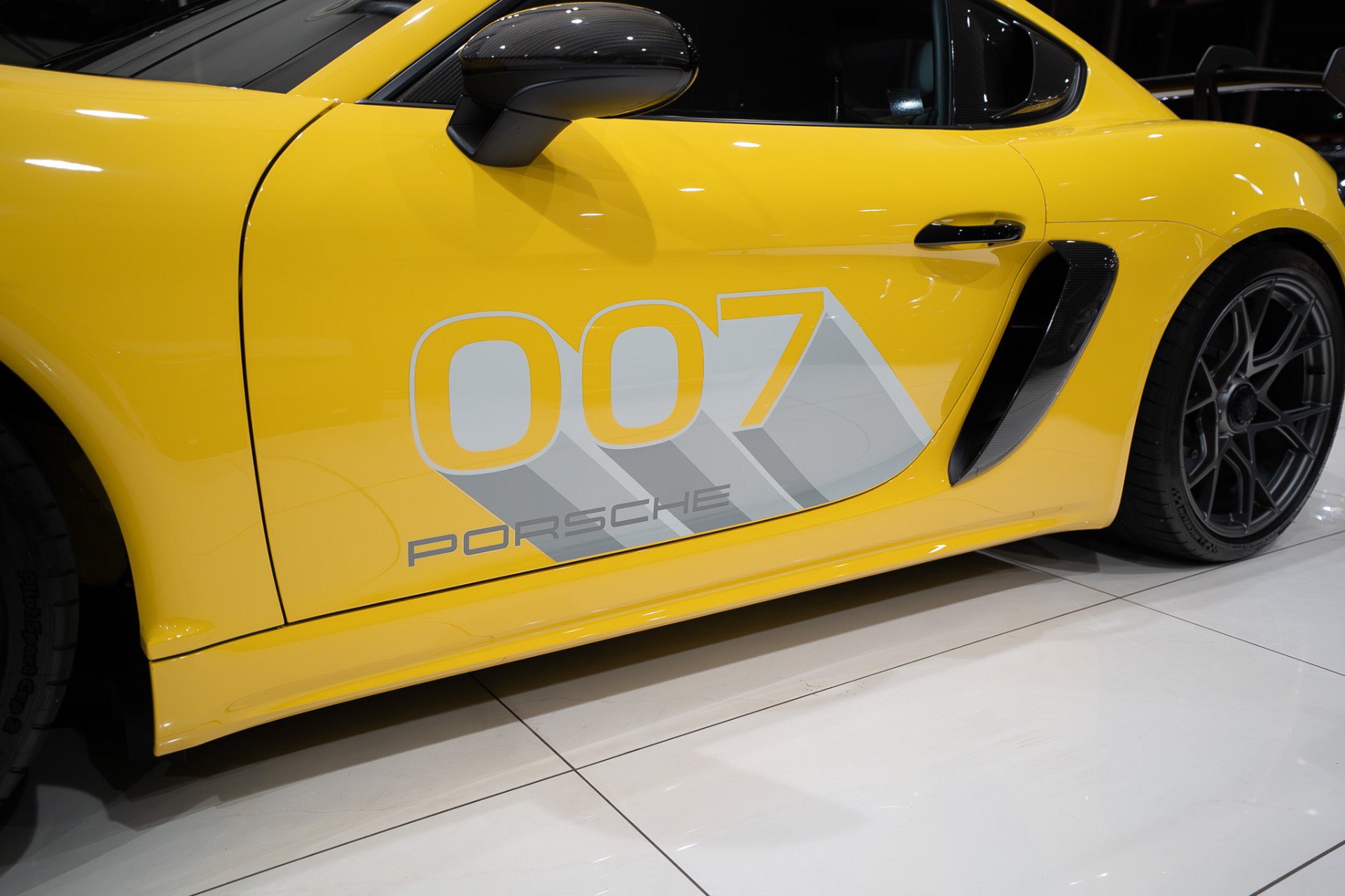 Used 2024 Porsche 718 Cayman GT4 RS RWD image 38