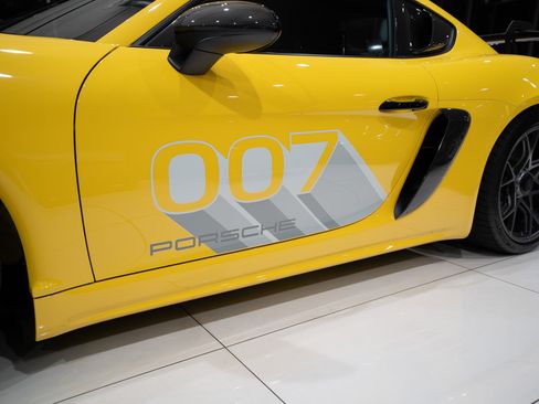 Used 2024 Porsche 718 Cayman GT4 RS RWD image 38