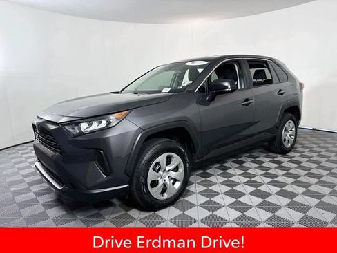 Used 2022 Toyota RAV4 LE FWD image 3