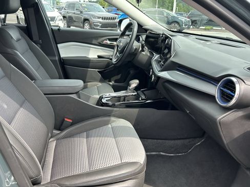 Used 2025 Chevrolet Trax LT w/ Driver Confidence Package FWD image 13