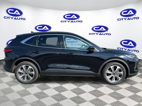 Used 2023 Ford Escape Platinum FWD image 2