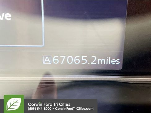 Used 2020 Nissan Versa SV image 2