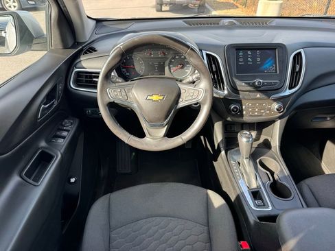 Used 2018 Chevrolet Equinox LT image 2