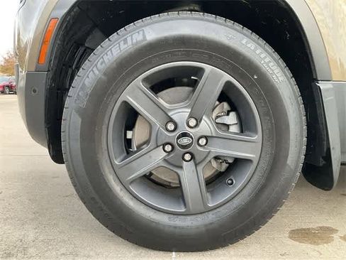 Used 2023 Land Rover Defender 110 S image 11
