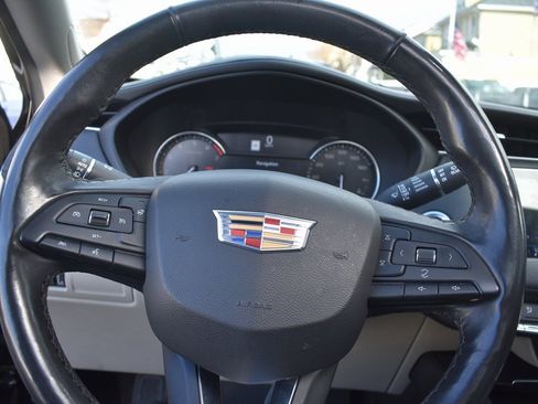 Used 2019 Cadillac XT4 Luxury w/ Cold Weather Package image 15