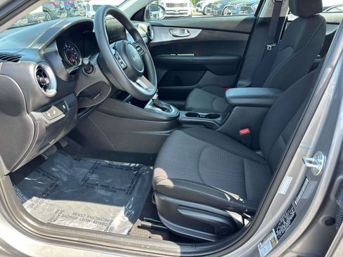 Used 2023 Kia Forte LXS w/ LXS Technology Package FWD image 10