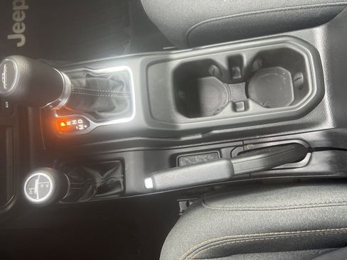 Used 2025 Jeep Gladiator Sport image 30