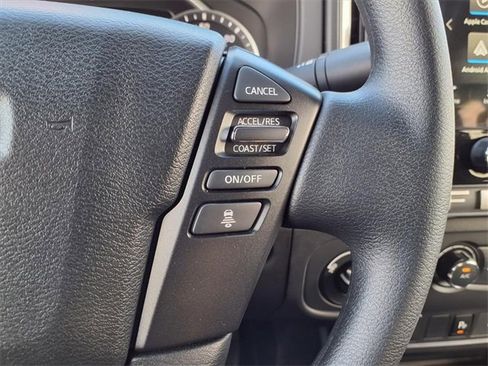 Used 2025 Nissan Frontier SV image 14